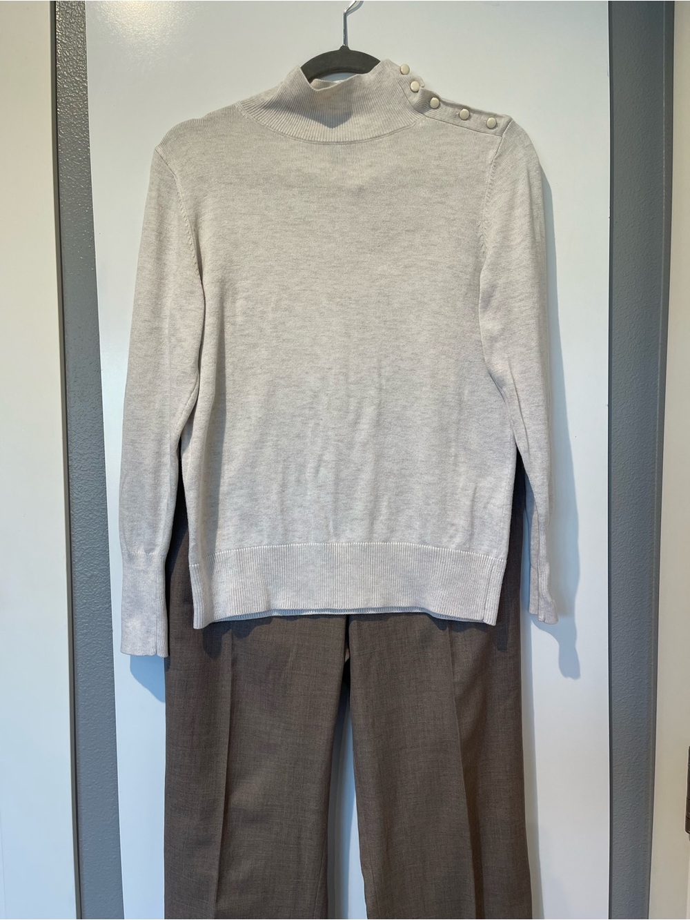 Ann Taylor Women’s Medium Ivory Mock Neck Sweater Button Shoulder Knit